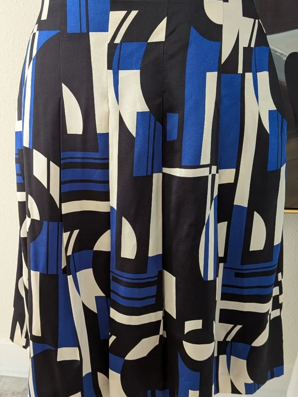 Size 10 Lauren Ralph Lauren Women’s Silk Box Pleats Skirt Blue Black & Geometric